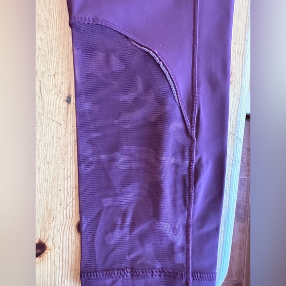 Burgundy lululemon cropped leggings - Picture 3 of 7